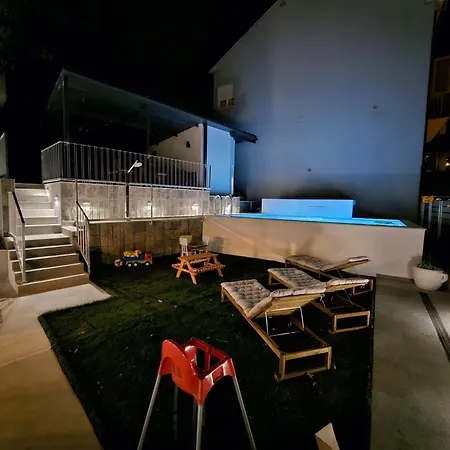 Thetomonina House With Pool