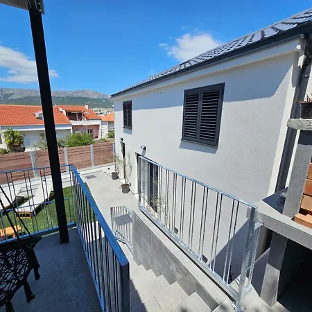 Thetomonina House With Pool בית נופש *