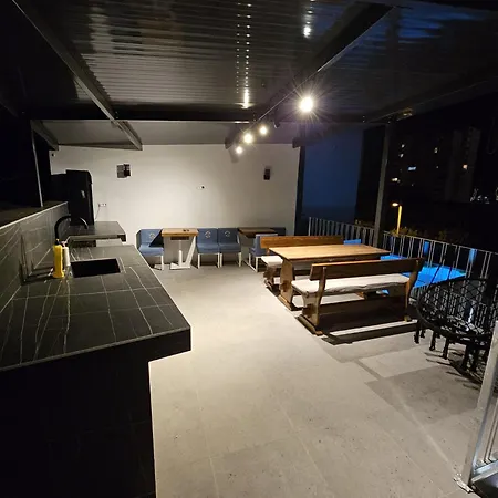 Thetomonina House With Pool ספליט