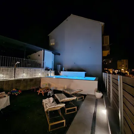 בית נופש Thetomonina House With Pool *