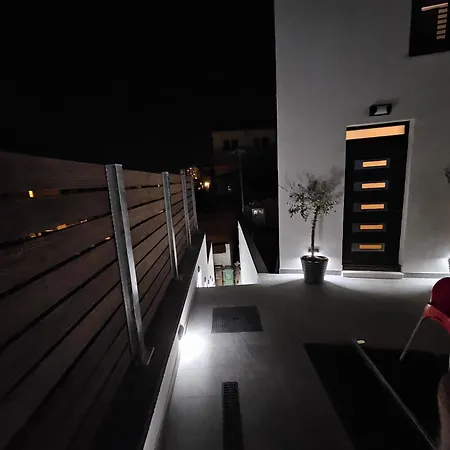 Thetomonina House With Pool Casa vacanze