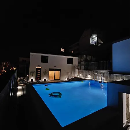 Thetomonina House With Pool * ספליט