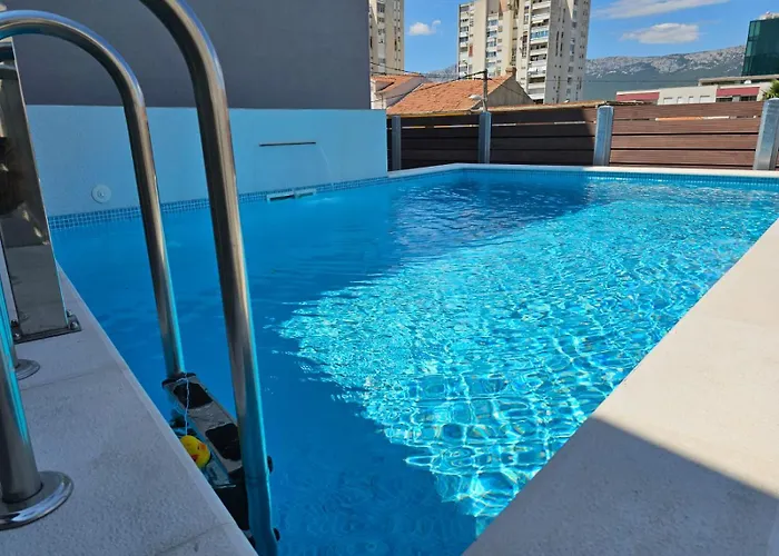 Thetomonina House With Pool Casa vacanze *