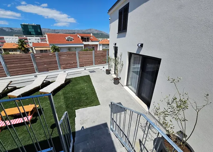 Thetomonina House With Pool Casa vacanze *