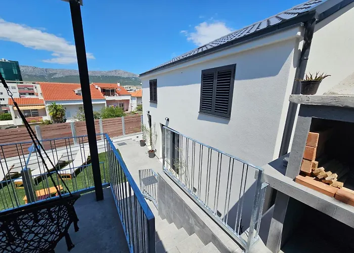 Thetomonina House With Pool Casa vacanze *