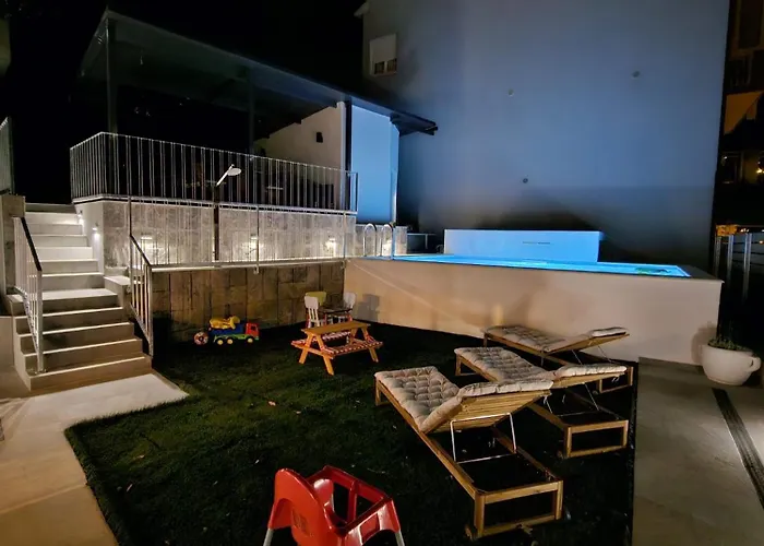 Thetomonina House With Pool