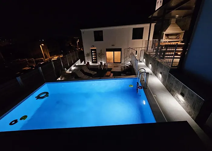 Thetomonina House With Pool