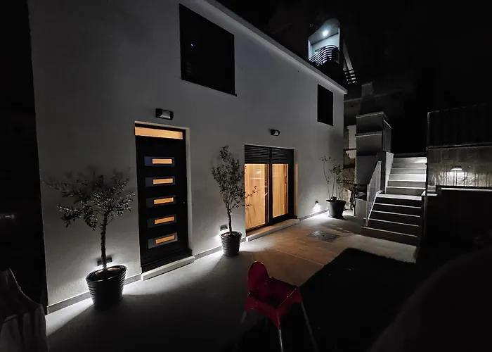 Thetomonina House With Pool Casa vacanze *