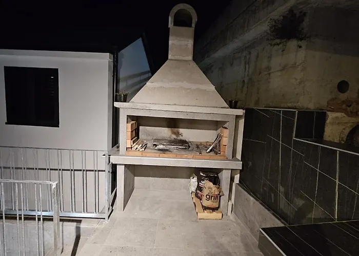 Thetomonina House With Pool Casa vacanze